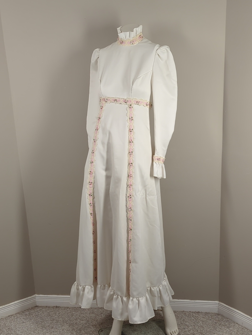 Vintage Wedding  Dress Pink Trim Rose Detail Ruffle Hems 60s 70s 4